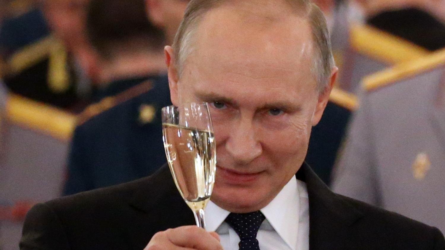 Image of Putin toasting
